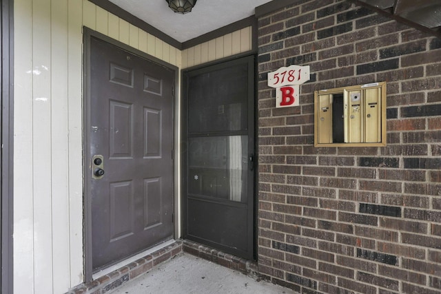 5781 Hallridge Cir Unit B, Columbus, OH 43232 - doorway to property featuring brick siding
