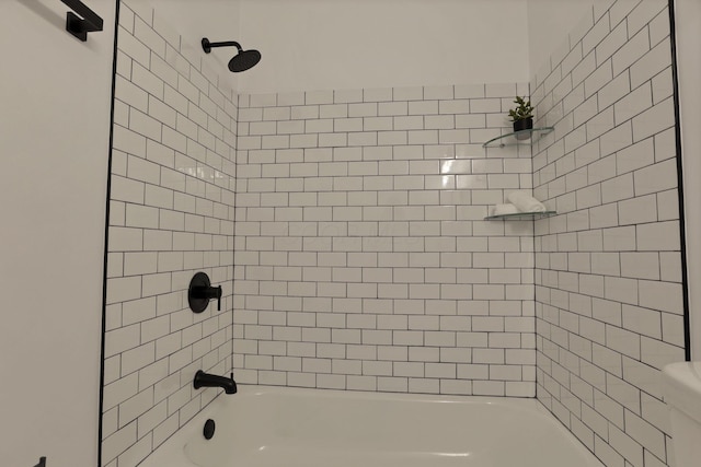 5781 Hallridge Cir Unit B, Columbus, OH 43232 - bathroom featuring washtub / shower combination