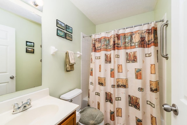 7787 Freesia St Unit 216, Blacklick, OH 43004 - full bath featuring vanity, a shower with curtain, and a textured ceiling