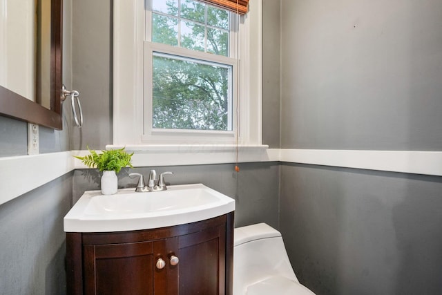 41 Northmoor Pl, Columbus, OH 43214 - half bath featuring vanity and toilet