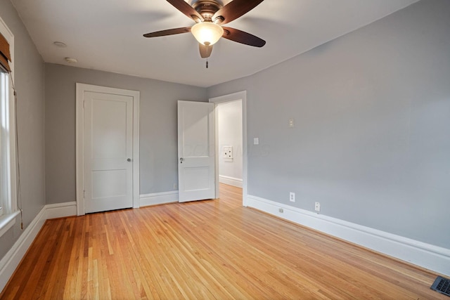 41 Northmoor Pl, Columbus, OH 43214 - unfurnished bedroom featuring light wood finished floors, a ceiling fan, and a closet