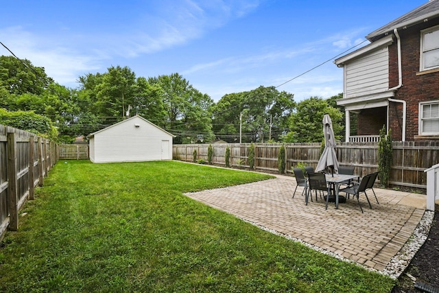 1867 Bryden Rd, Columbus, OH 43205 - fenced backyard featuring a patio area