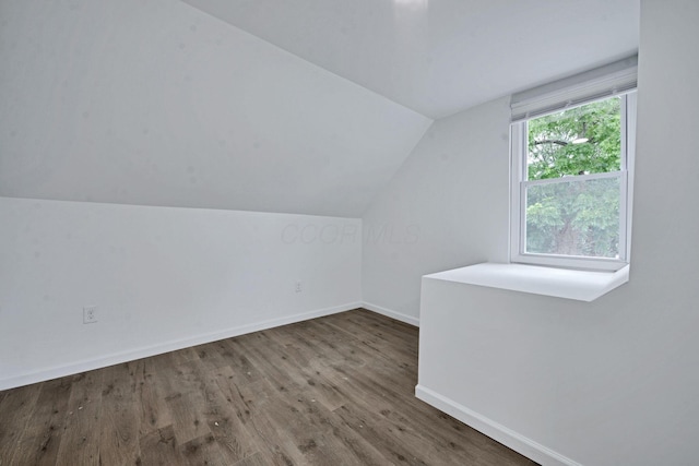 863 Carpenter St, Columbus, OH 43206 - bonus room with lofted ceiling and wood finished floors