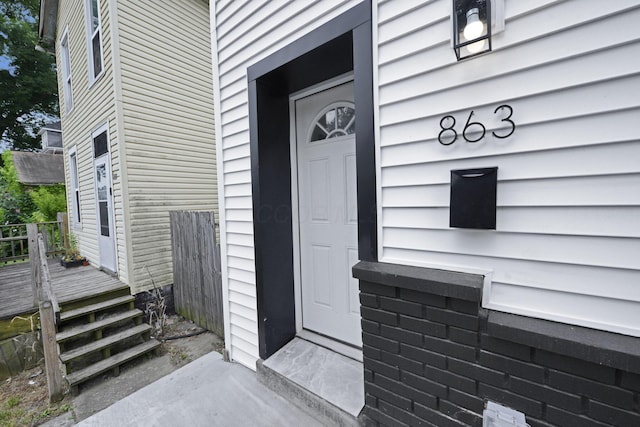 863 Carpenter St, Columbus, OH 43206 - property entrance with a wooden deck