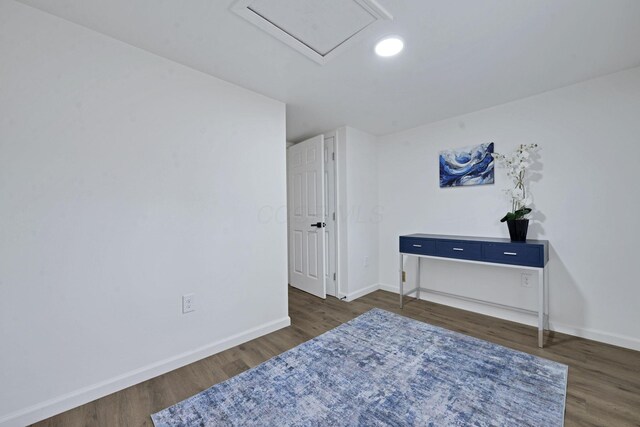 863 Carpenter St, Columbus, OH 43206 - living area with wood finished floors and baseboards