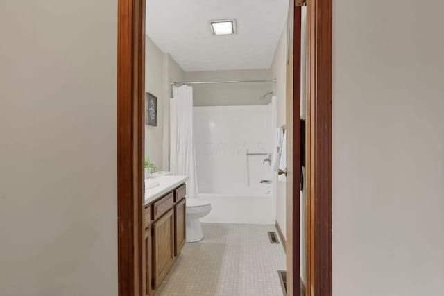 6464 Blackhaw Dr, Reynoldsburg, OH 43068 - full bath featuring vanity, shower / bath combination with curtain, and tile patterned floors