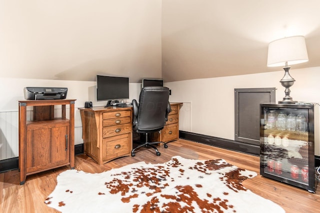 1412 Bryden Rd, Columbus, OH 43205 - office area featuring light wood-style flooring and lofted ceiling