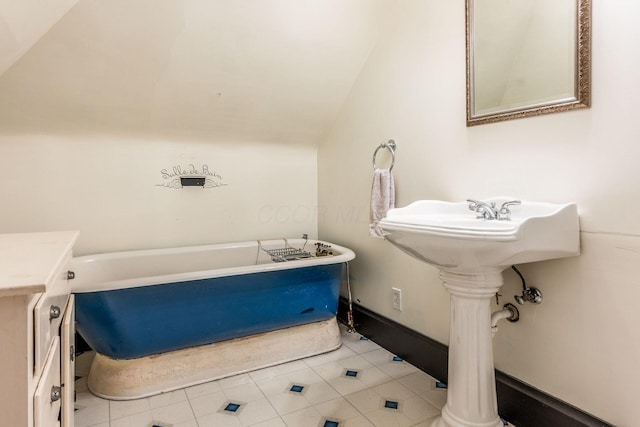 1412 Bryden Rd, Columbus, OH 43205 - full bath with a soaking tub and lofted ceiling