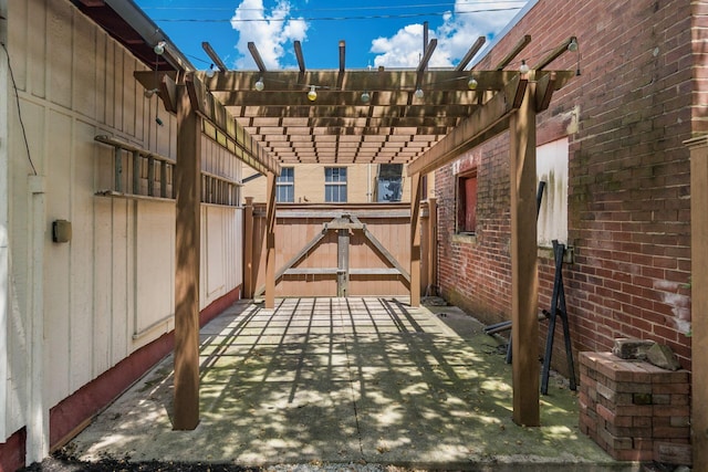 1412 Bryden Rd, Columbus, OH 43205 - view of patio / terrace featuring a gate