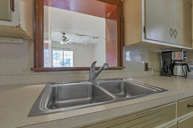 1444 N Columbus St, Lancaster, OH 43130 - kitchen featuring light countertops and a ceiling fan
