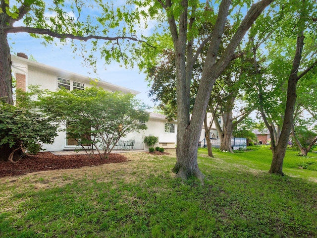 6019 Beechcroft Rd, Columbus, OH 43229 - view of green lawn