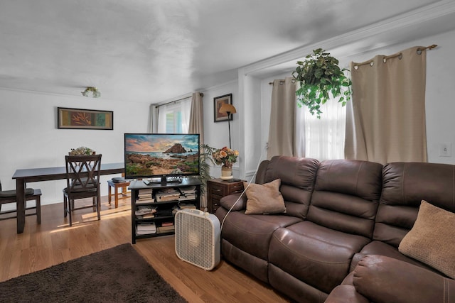 1004 Stewart Rd N, Mansfield, OH 44905 - living area featuring wood finished floors