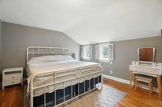 613 Salisbury Rd, Columbus, OH 43204 - bedroom featuring wood finished floors and lofted ceiling