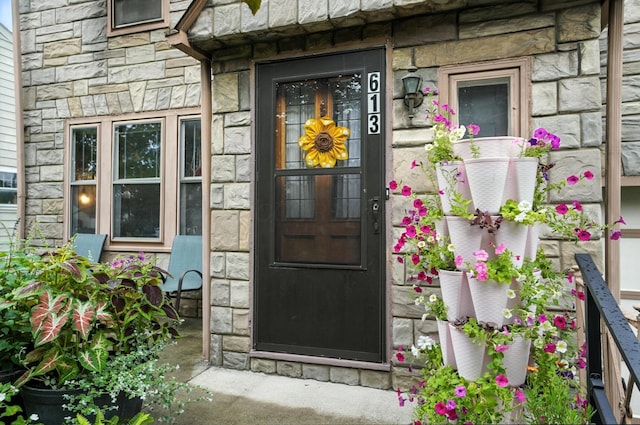 613 Salisbury Rd, Columbus, OH 43204 - view of exterior entry featuring stone siding