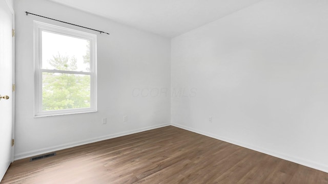 3099 Ambarwent Rd, Reynoldsburg, OH 43068 - unfurnished room with wood finished floors and baseboards