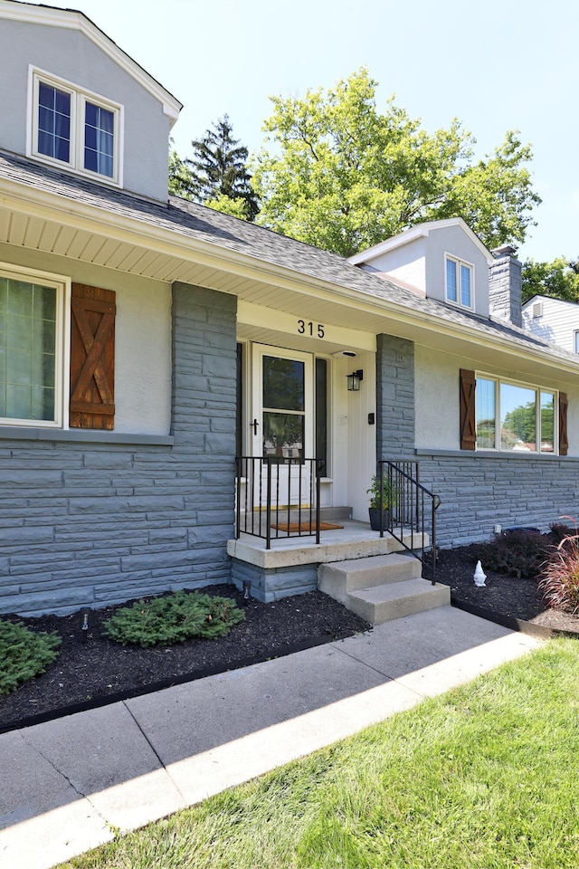 315 S Kellner Rd, Columbus, OH 43209 - view of front of house with stone siding and stucco siding