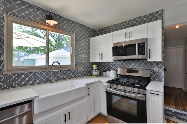 315 S Kellner Rd, Columbus, OH 43209 - kitchen featuring appliances with stainless steel finishes, light countertops, plenty of natural light, and light wood finished floors