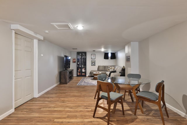 315 S Kellner Rd, Columbus, OH 43209 - dining space featuring light wood-type flooring and baseboards