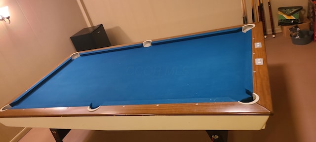 96 Summit St, Newark, OH 43055 - detailed view of billiards table