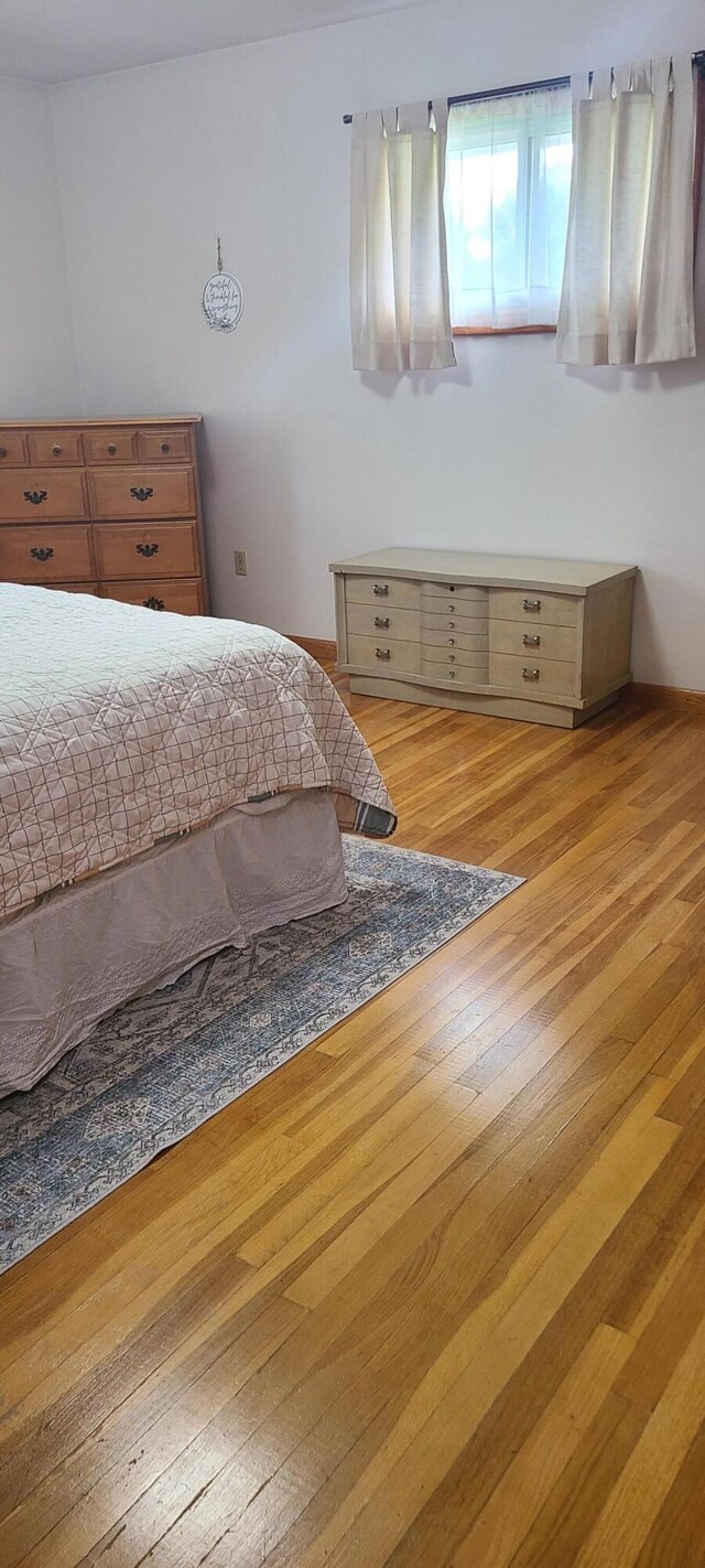 96 Summit St, Newark, OH 43055 - bedroom featuring hardwood / wood-style floors