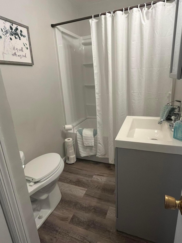 507 Broadway St, Washington Court House, OH 43160 - bathroom featuring wood finished floors, vanity, and shower / bath combo