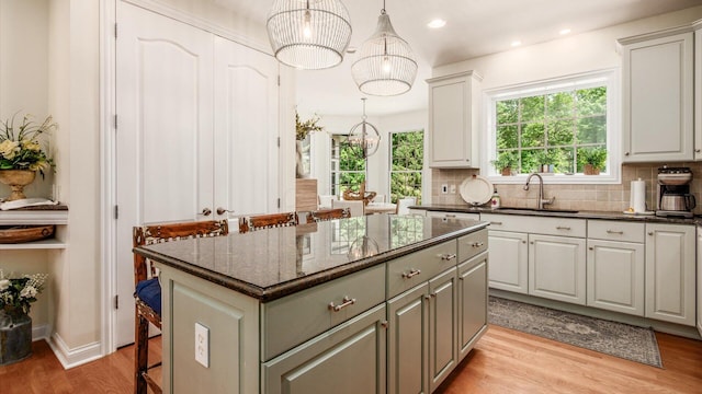 108 Hawks Cove Ct, Granville, OH 43023 - kitchen featuring light wood-type flooring, a center island, decorative backsplash, gray cabinets, and recessed lighting