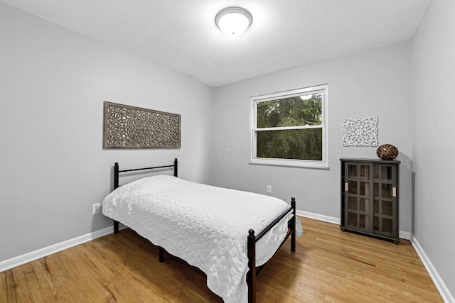 966 Larkstone Dr, Columbus, OH 43235 - bedroom with light wood-style flooring and a textured ceiling