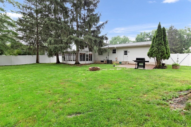 966 Larkstone Dr, Columbus, OH 43235 - fenced backyard featuring a sunroom, an outdoor fire pit, and a patio area
