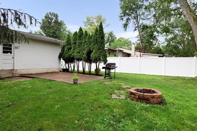 966 Larkstone Dr, Columbus, OH 43235 - view of yard featuring an outdoor fire pit and a patio
