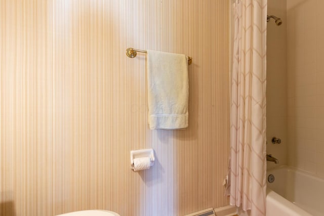 409 N High St, Lancaster, OH 43130 - full bath with shower / bathtub combination with curtain and wallpapered walls