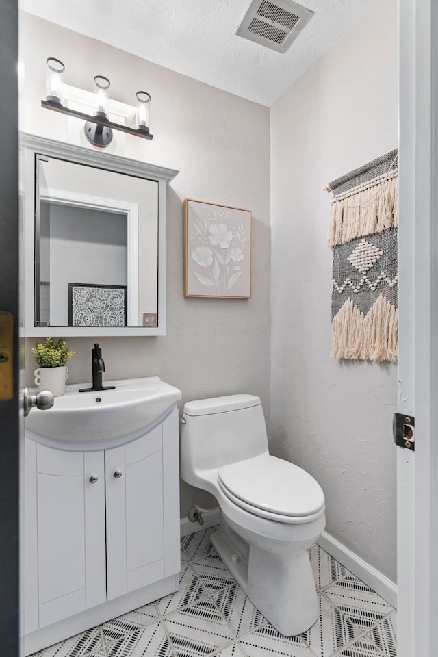 6666 Sharon Woods Blvd, Columbus, OH 43229 - half bathroom featuring vanity and a textured ceiling