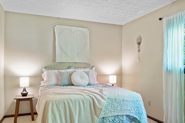6666 Sharon Woods Blvd, Columbus, OH 43229 - bedroom with baseboards and a textured ceiling