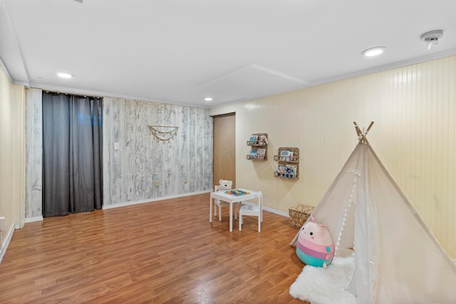 6666 Sharon Woods Blvd, Columbus, OH 43229 - rec room with wood finished floors, recessed lighting, and wallpapered walls