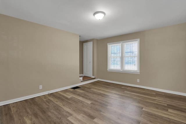 1077-1079 S James Rd, Columbus, OH 43227 - empty room featuring wood finished floors and baseboards