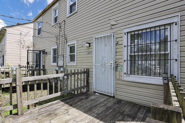 1077-1079 S James Rd, Columbus, OH 43227 - view of wooden terrace