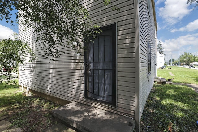 1077-1079 S James Rd, Columbus, OH 43227 - view of exterior entry featuring a lawn