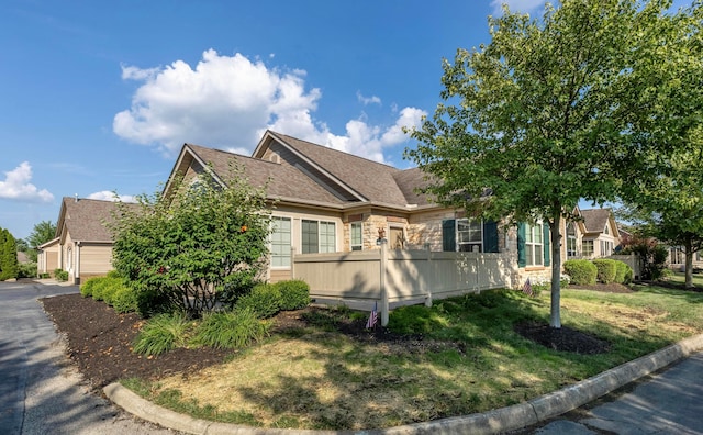 810 Lambton Cir W, Lancaster, OH 43130 - view of side of home featuring a shingled roof and stone siding