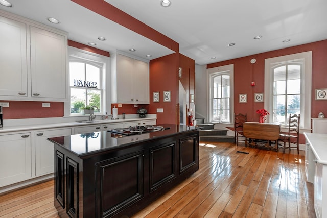 810 Lambton Cir W, Lancaster, OH 43130 - kitchen featuring light wood finished floors, stovetop, white cabinets, a center island, and recessed lighting