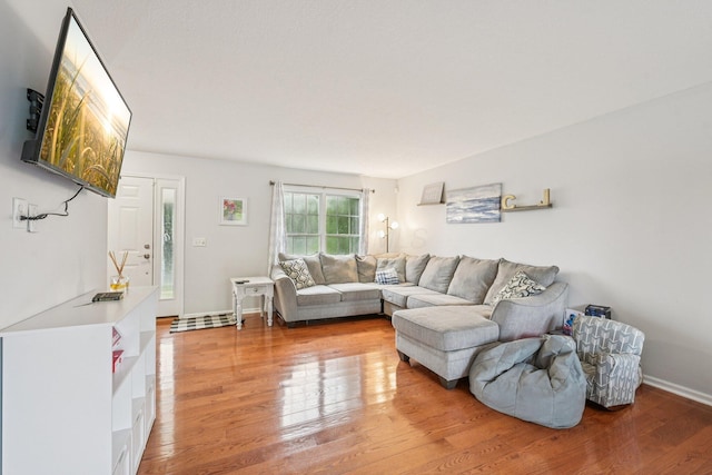 9375 Wingate Pl, Orient, OH 43146 - living area featuring light wood-type flooring and baseboards