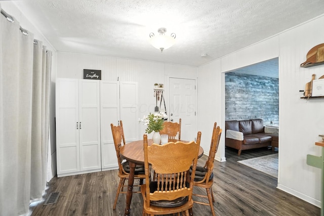 1978 Candlenut Cir, Grove City, OH 43123 - dining area with dark wood finished floors and a textured ceiling