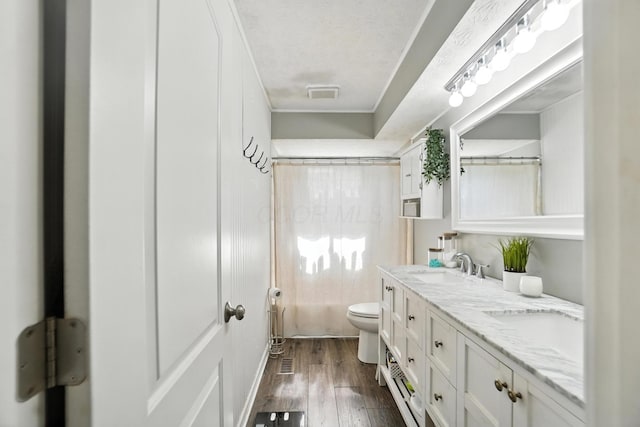 1978 Candlenut Cir, Grove City, OH 43123 - full bath featuring double vanity, hardwood / wood-style floors, and crown molding