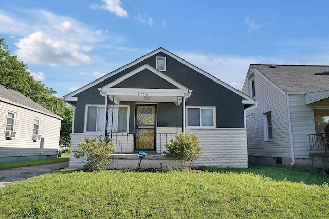 1458 E 22nd Ave, Columbus, OH 43211 - view of front facade with a front lawn and a porch