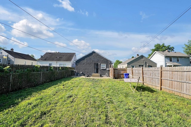 1458 E 22nd Ave, Columbus, OH 43211 - fenced backyard with entry steps and a residential view