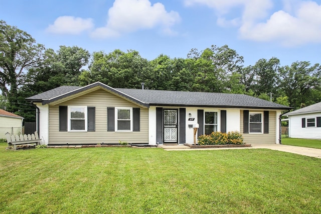 3139 Woonsocket St, Springfield, OH 45503 - ranch-style house featuring a front lawn and a shingled roof