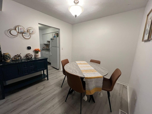 5258 Captains Ct, Columbus, OH 43220 - dining area with light wood-style floors and a textured ceiling