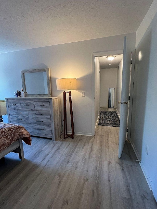 5258 Captains Ct, Columbus, OH 43220 - corridor with wood finished floors and baseboards