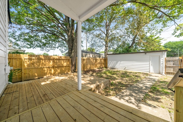 628 E Gates St, Columbus, OH 43206 - wooden deck featuring a fenced backyard and an outbuilding