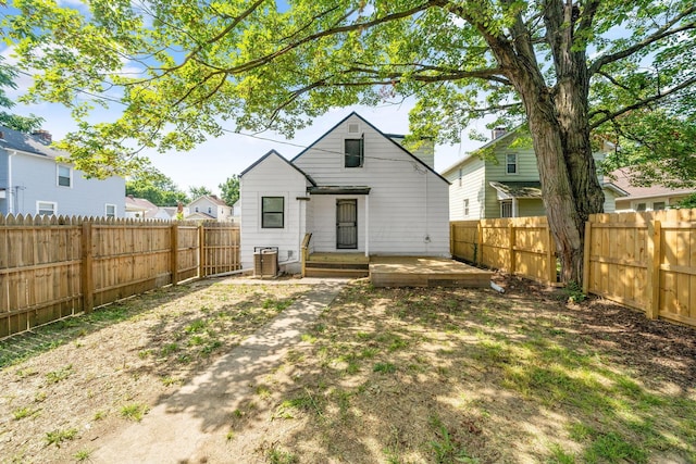 628 E Gates St, Columbus, OH 43206 - rear view of property with a fenced backyard