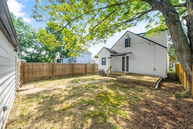 628 E Gates St, Columbus, OH 43206 - rear view of property with a fenced backyard and a deck