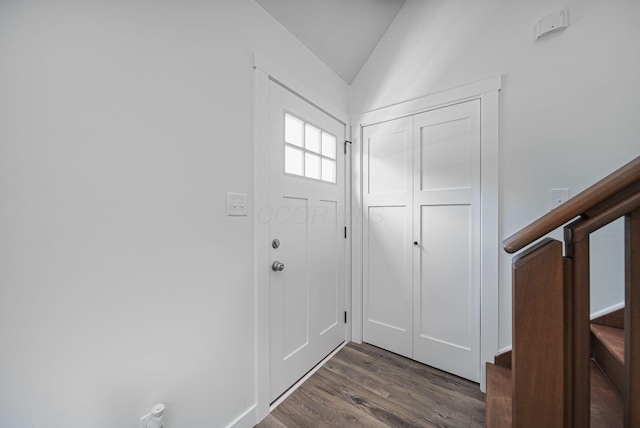 368 Woodview Dr, Chillicothe, OH 45601 - entryway with wood finished floors and vaulted ceiling